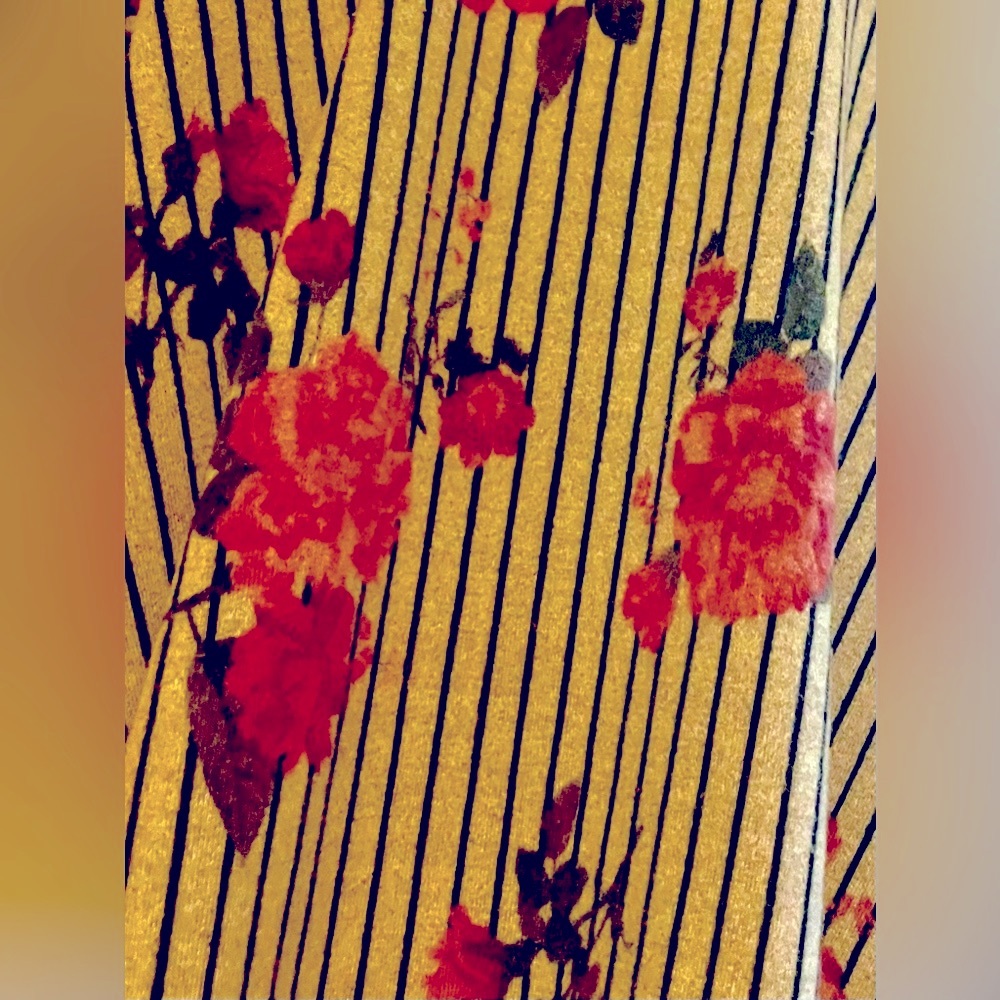 Derek Heart soft, long floral and lined sleeve sweater dress, Large